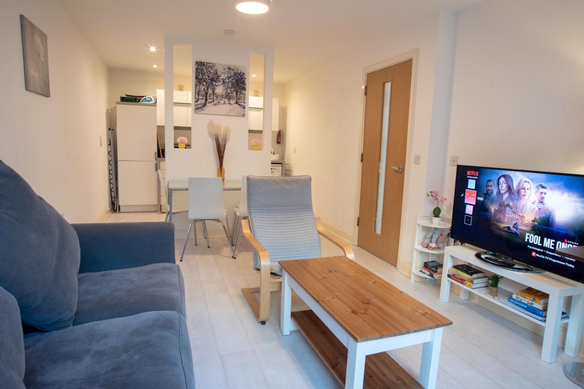 Two-Bedroom Luxury Apartment With Workspace, Free Secure Parking & Coffee 伯明翰 外观 照片