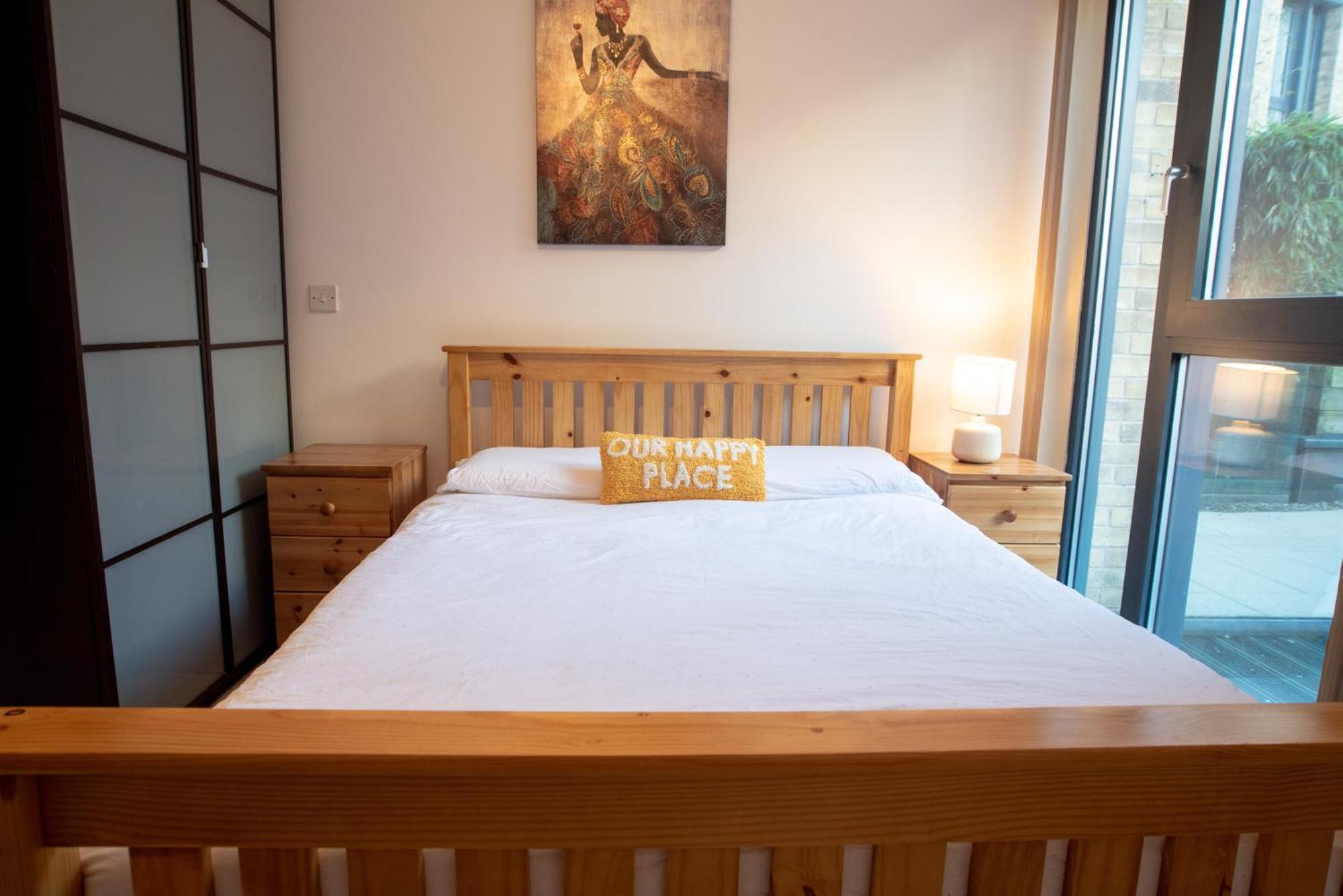Two-Bedroom Luxury Apartment With Workspace, Free Secure Parking & Coffee 伯明翰 外观 照片