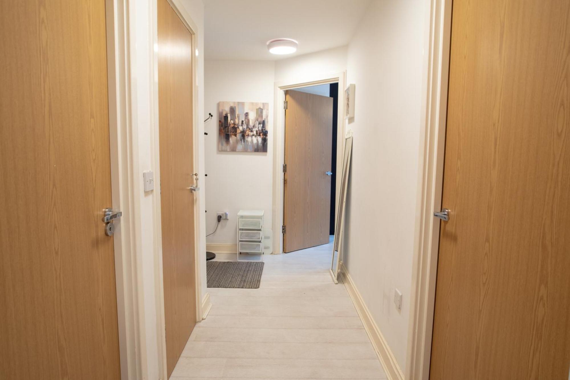 Two-Bedroom Luxury Apartment With Workspace, Free Secure Parking & Coffee 伯明翰 外观 照片