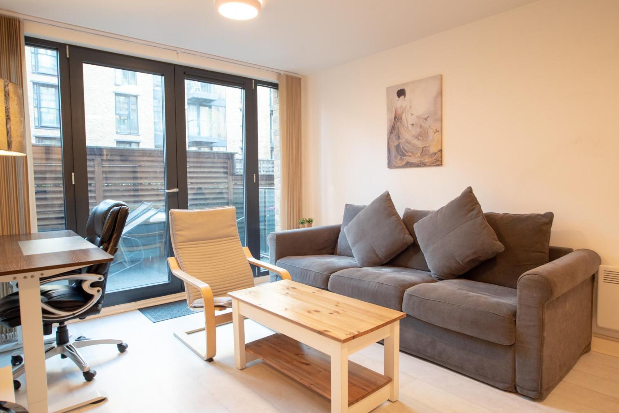 Two-Bedroom Luxury Apartment With Workspace, Free Secure Parking & Coffee 伯明翰 外观 照片